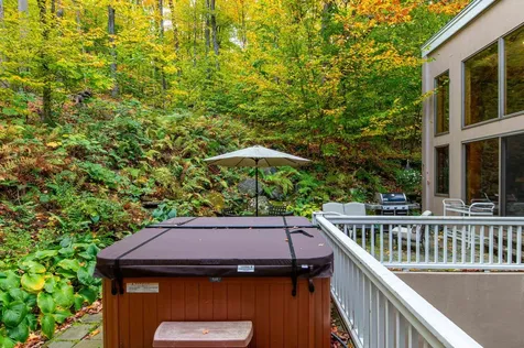 17 Roundtree Road Winhall VT 05340