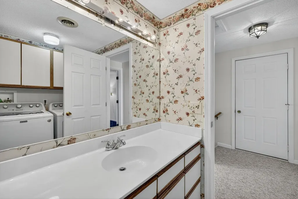 32D Stonehouse Lane Keene NH 03431