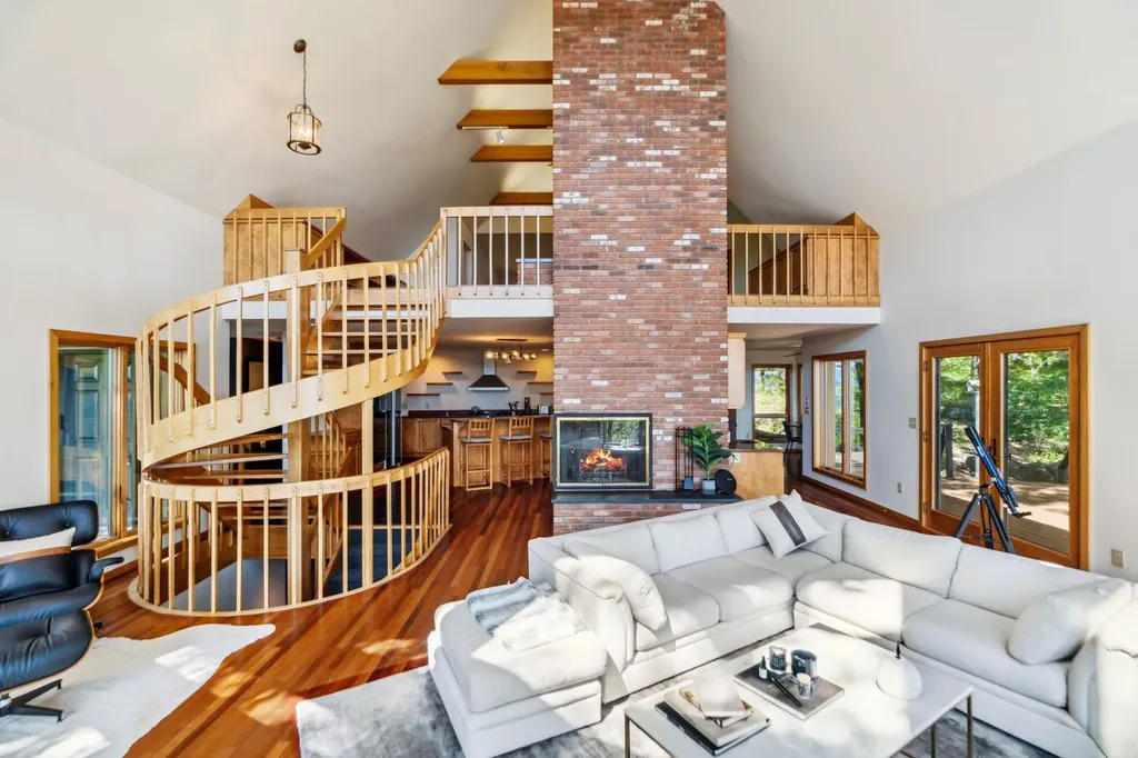 332 Cushing Road Pomfret VT 05053