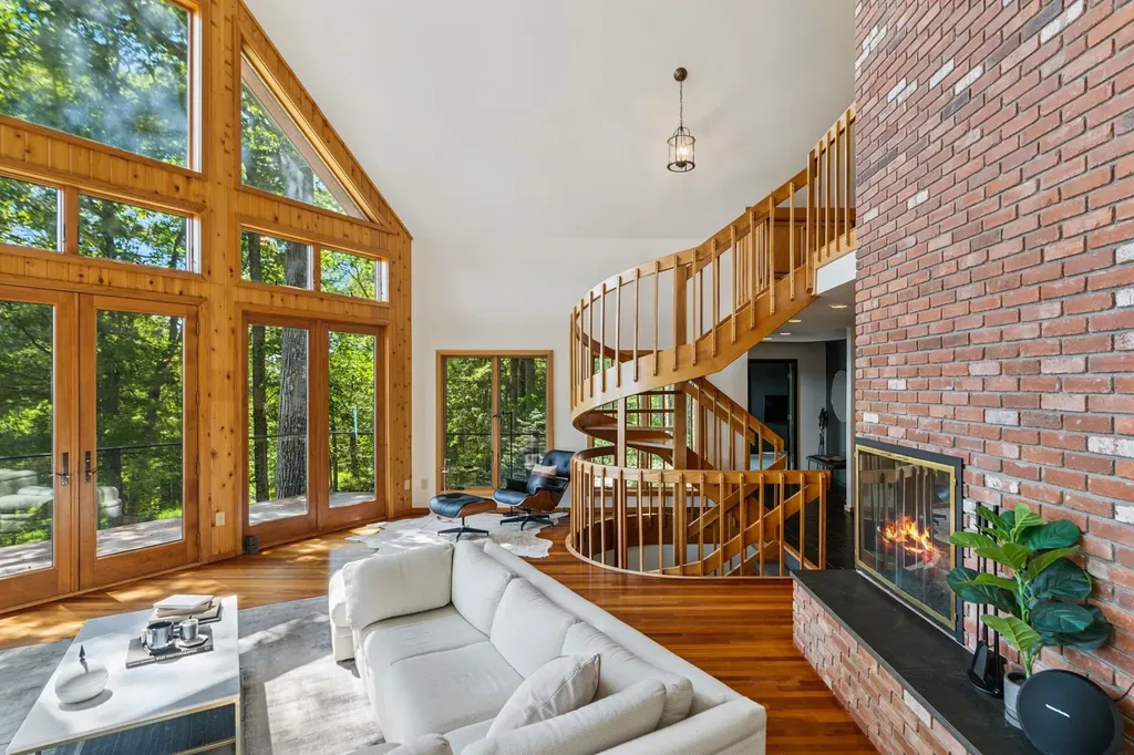 332 Cushing Road Pomfret VT 05053