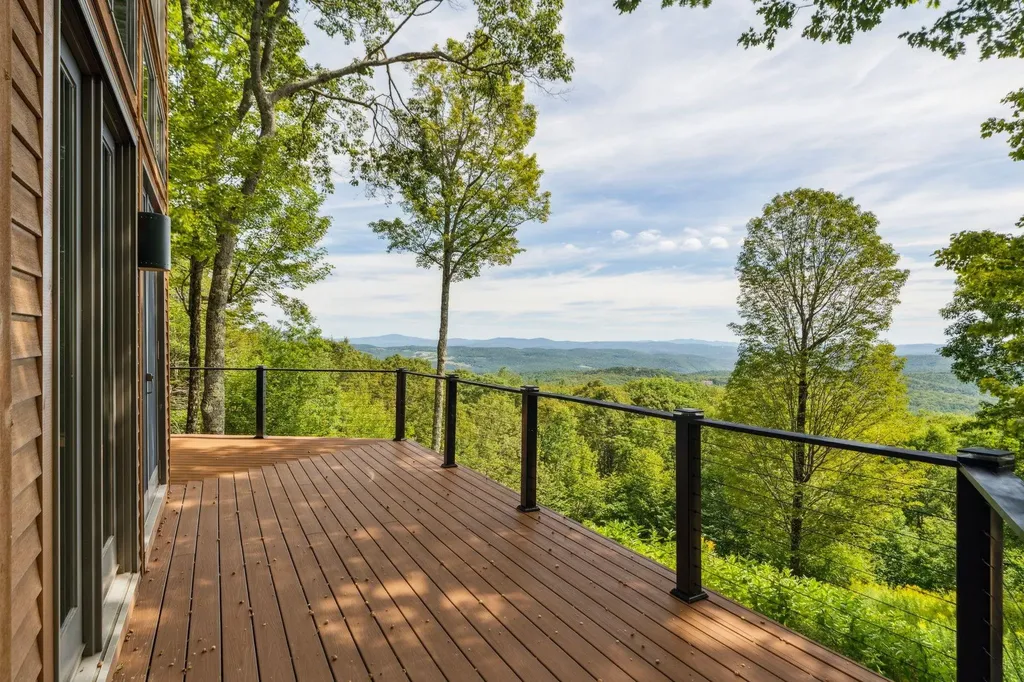 332 Cushing Road Pomfret VT 05053