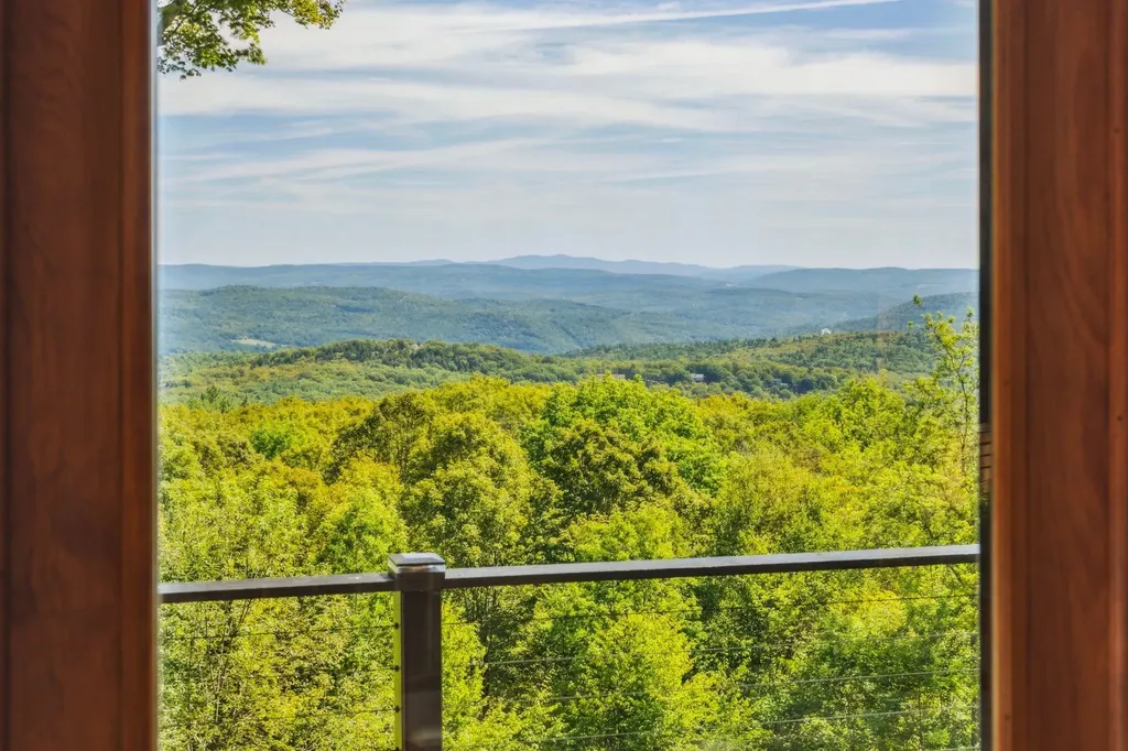 332 Cushing Road Pomfret VT 05053