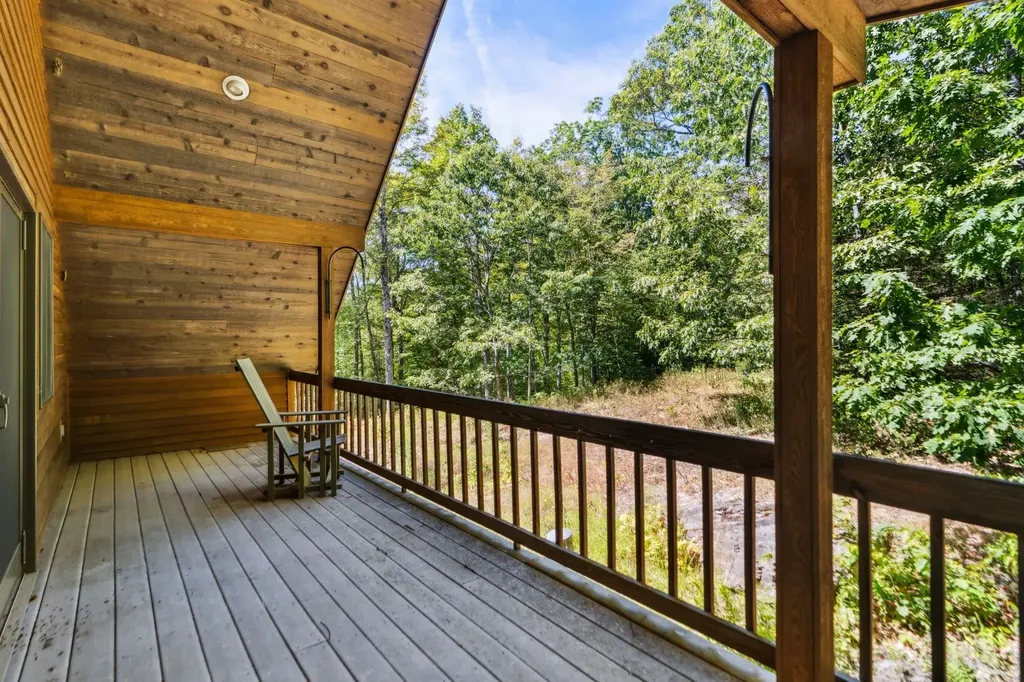 332 Cushing Road Pomfret VT 05053