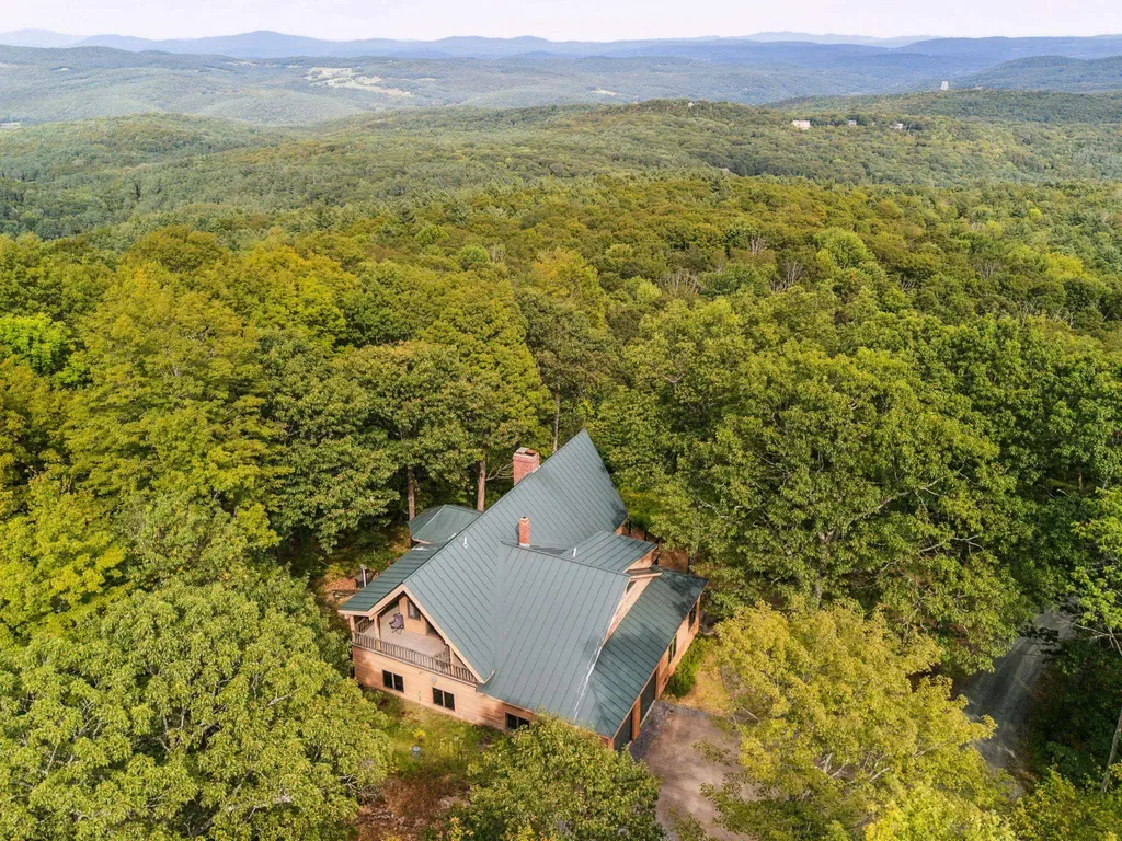 332 Cushing Road Pomfret VT 05053