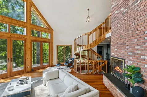 332 Cushing Road Pomfret VT 05053