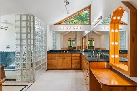 332 Cushing Road Pomfret VT 05053