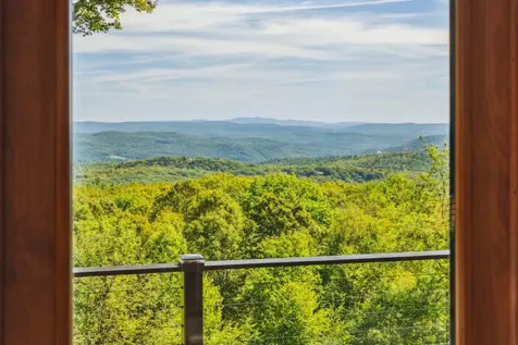 332 Cushing Road Pomfret VT 05053