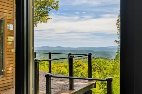 332 Cushing Road Pomfret VT 05053