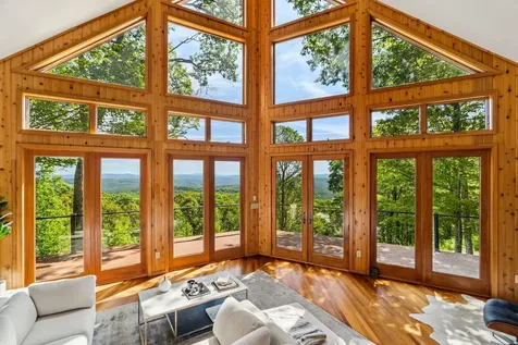 332 Cushing Road Pomfret VT 05053