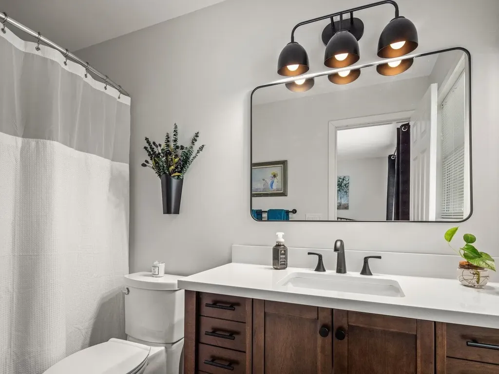 4 Eastman Farm Road Burlington VT 05408