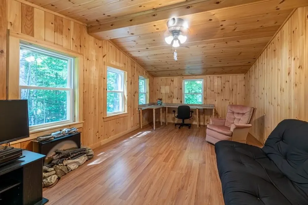 25 Felton Road Weston VT 05161