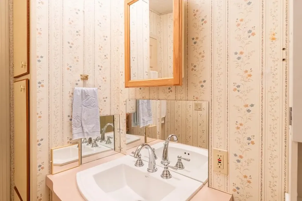 25 Felton Road Weston VT 05161