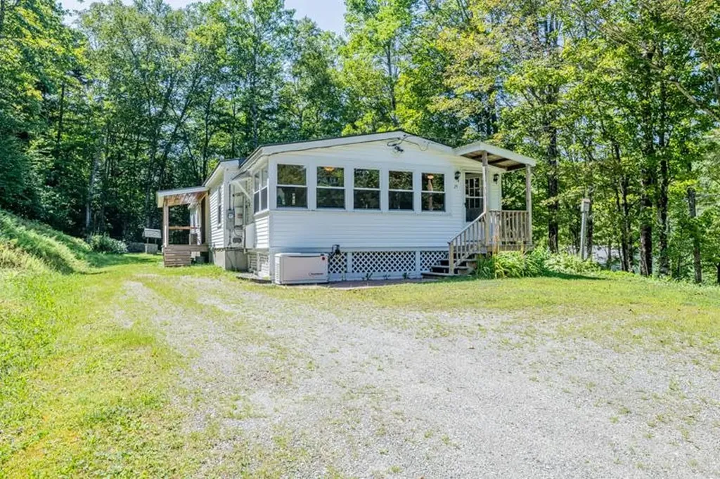 25 Felton Road Weston VT 05161