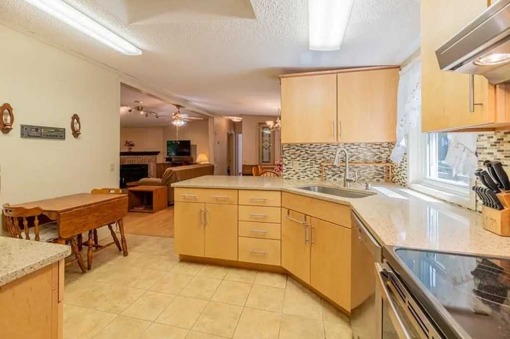 25 Felton Road Weston VT 05161