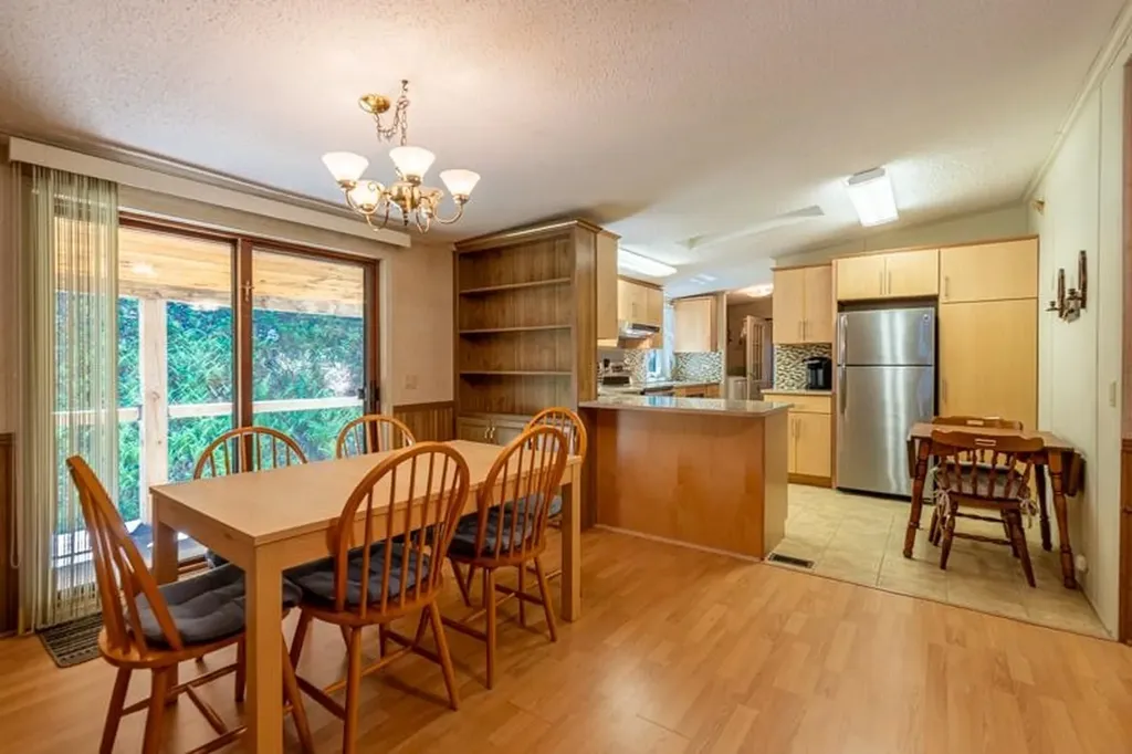 25 Felton Road Weston VT 05161