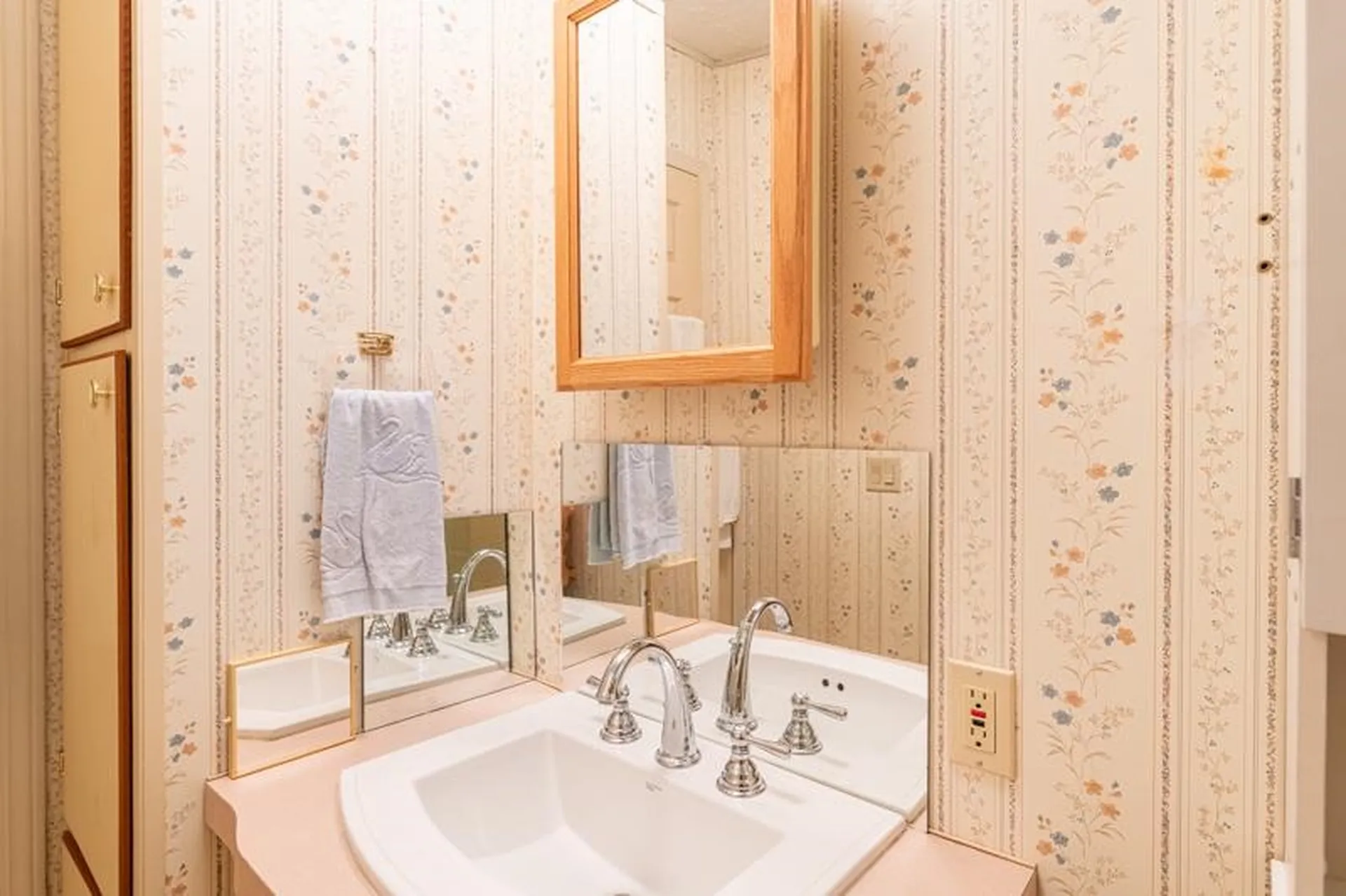 25 Felton Road Weston VT 05161