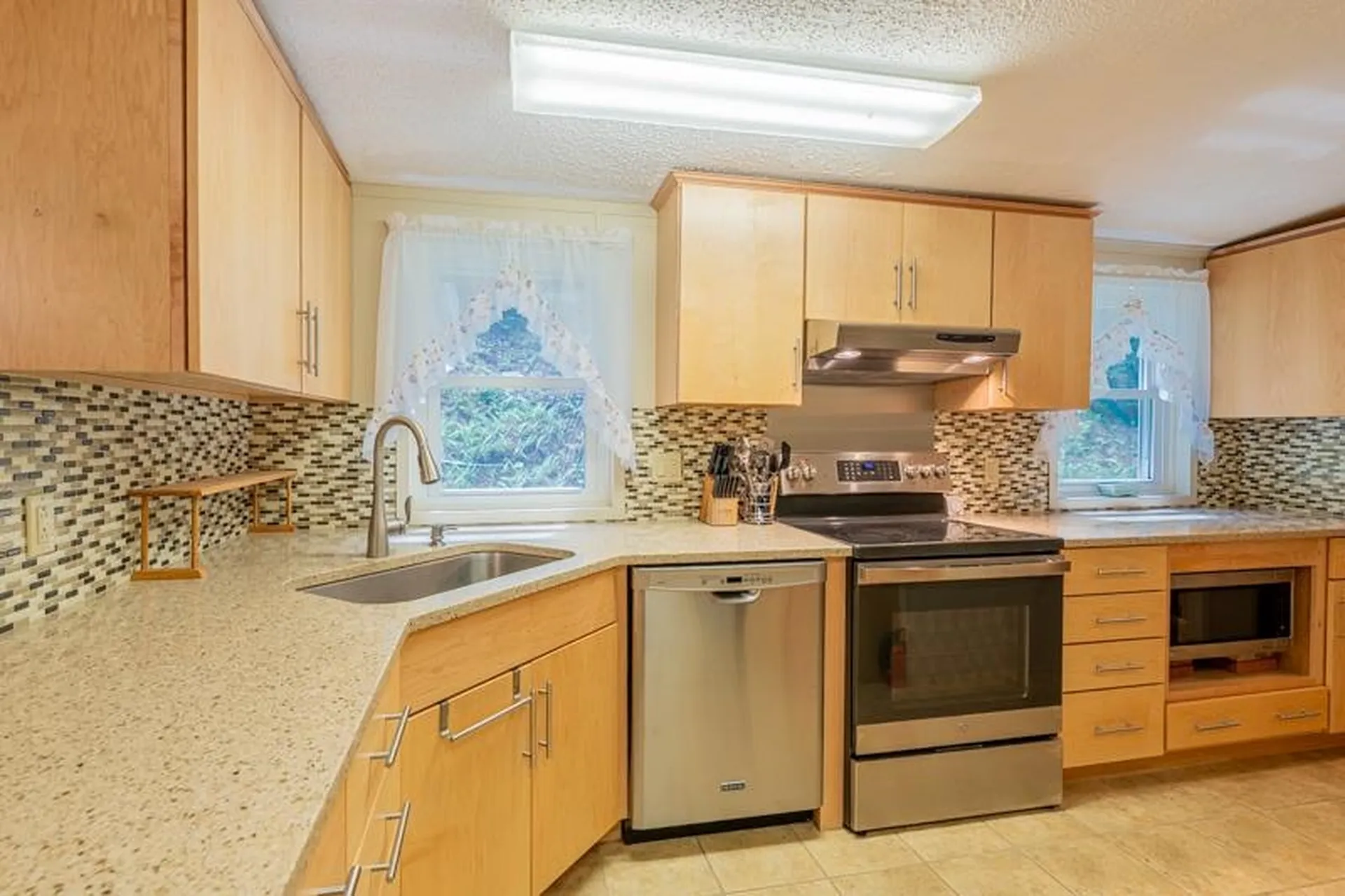 25 Felton Road Weston VT 05161