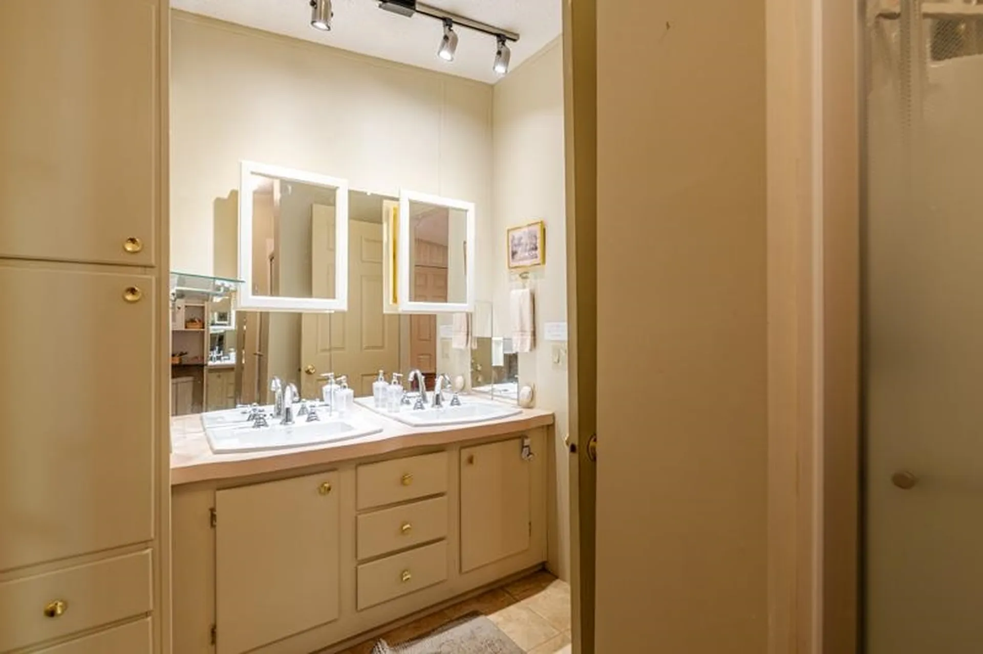 25 Felton Road Weston VT 05161