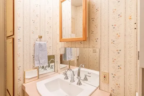 25 Felton Road Weston VT 05161