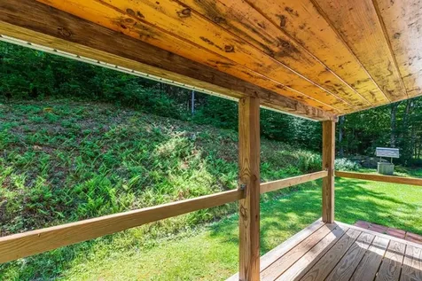 25 Felton Road Weston VT 05161