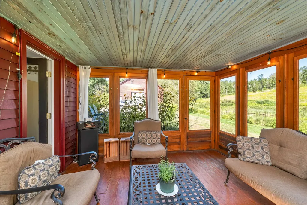 76 Nottingham Road Deerfield NH 03037
