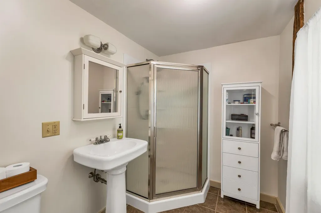 76 Nottingham Road Deerfield NH 03037