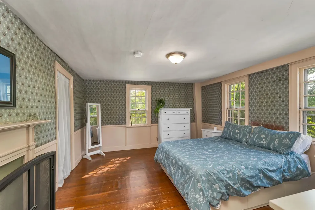 76 Nottingham Road Deerfield NH 03037