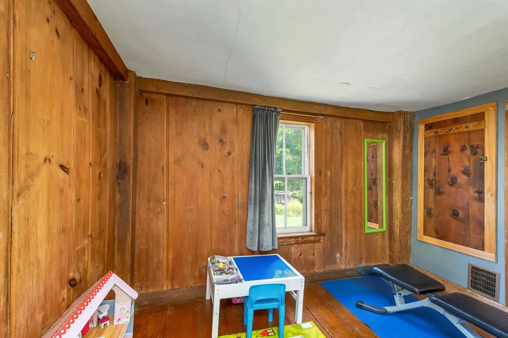 76 Nottingham Road Deerfield NH 03037