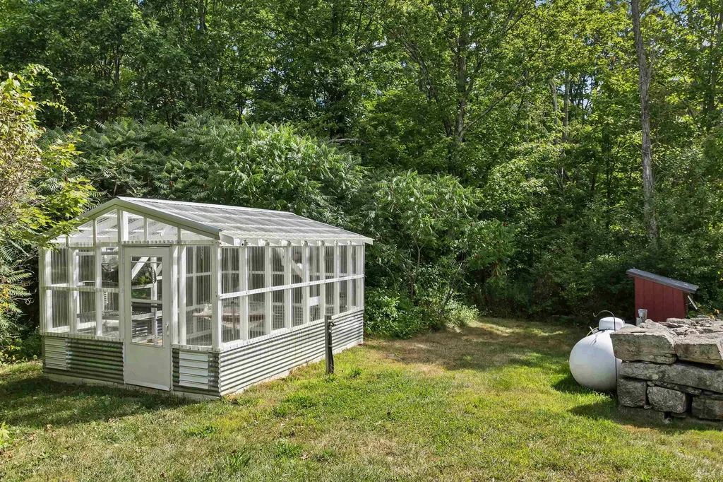 76 Nottingham Road Deerfield NH 03037