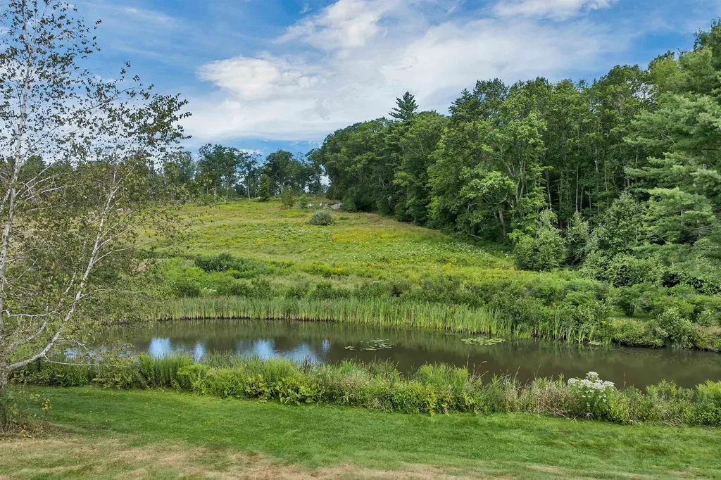 76 Nottingham Road Deerfield NH 03037
