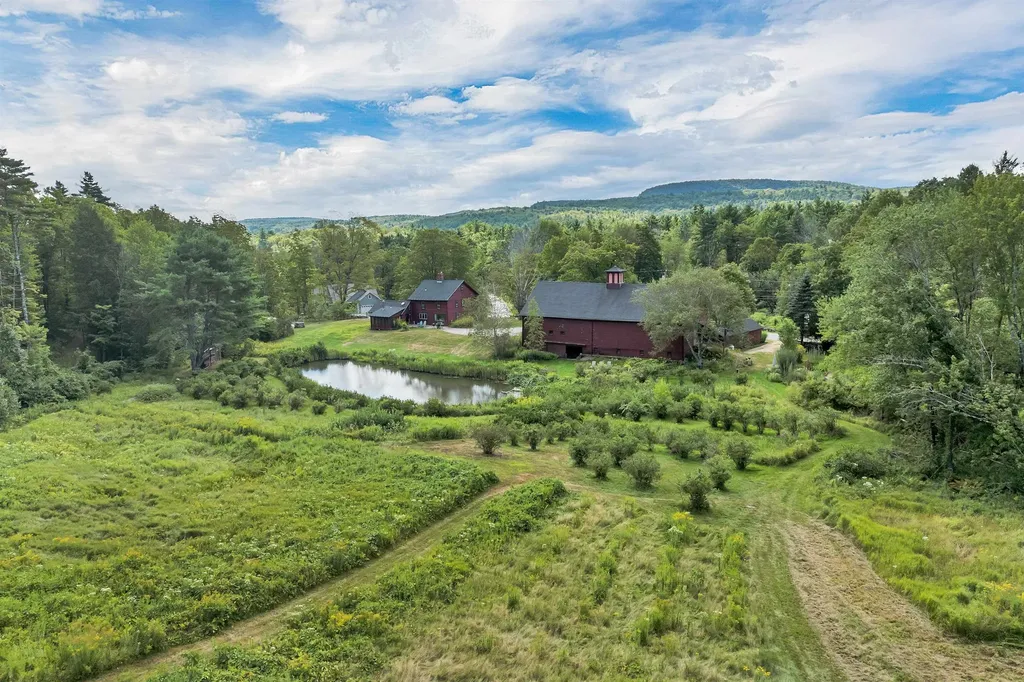 76 Nottingham Road Deerfield NH 03037