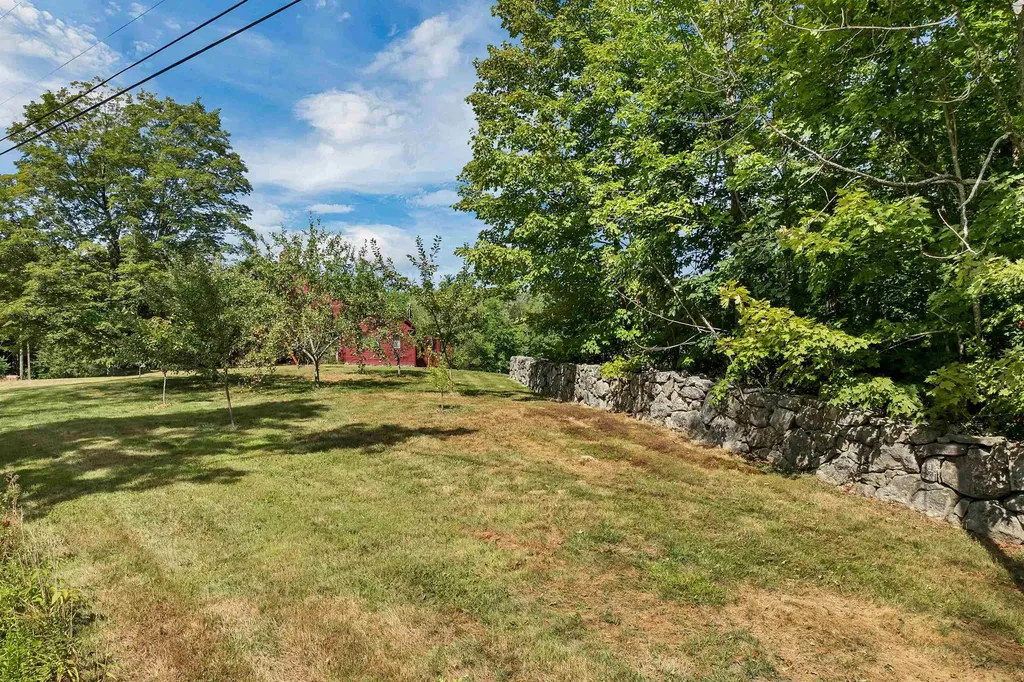 76 Nottingham Road Deerfield NH 03037