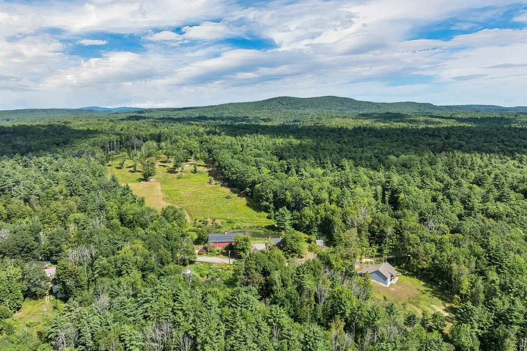76 Nottingham Road Deerfield NH 03037