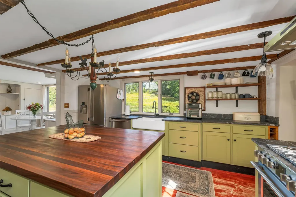 76 Nottingham Road Deerfield NH 03037
