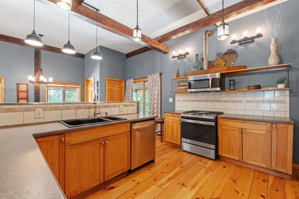 26 Fortune Road Bradford NH 03221