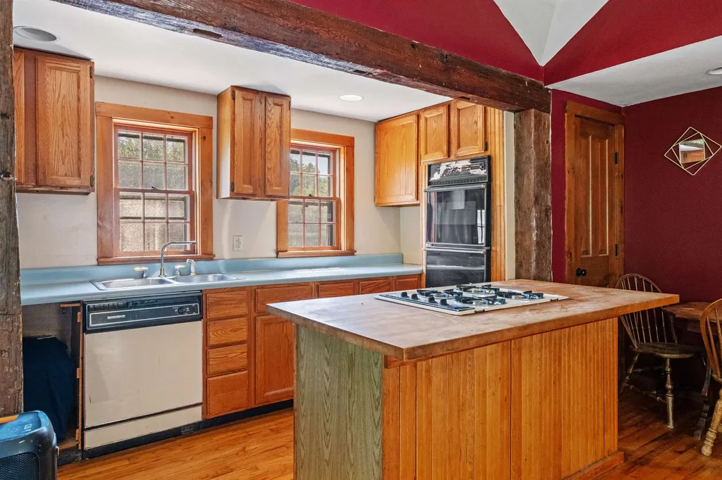 26 Fortune Road Bradford NH 03221