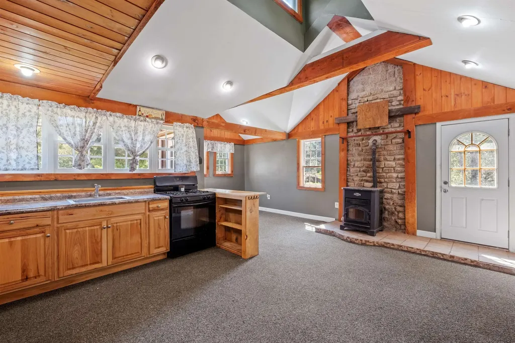 26 Fortune Road Bradford NH 03221