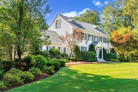 13 Woodbine Drive Londonderry NH 03053