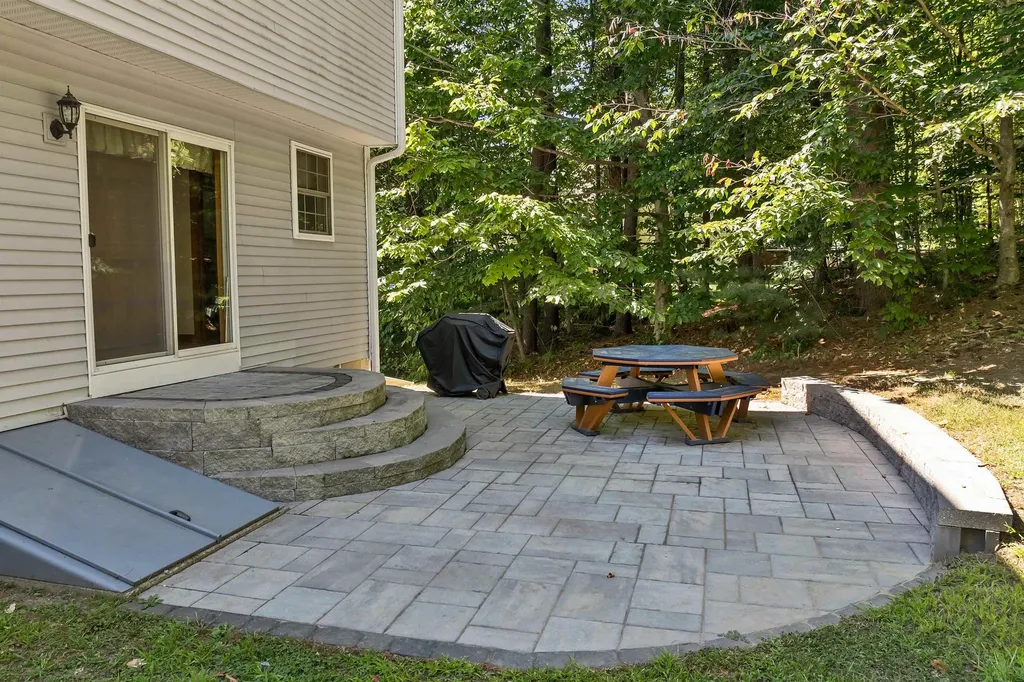 15 Boulder Drive Belmont NH 03220