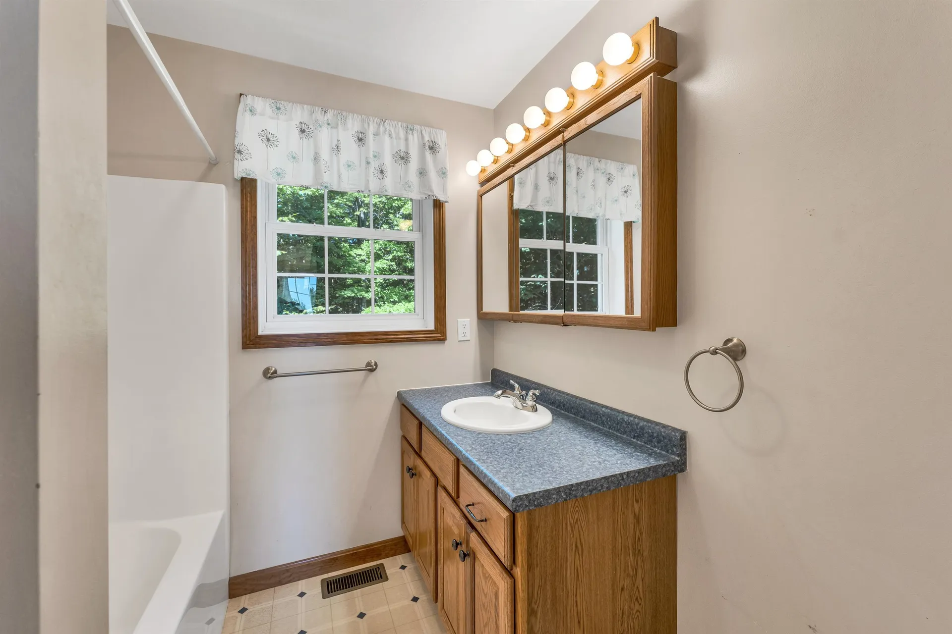 15 Boulder Drive Belmont NH 03220