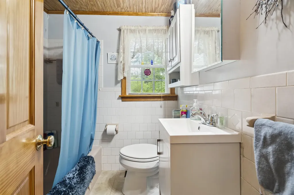 203 Krainewood Drive Moultonborough NH 03254