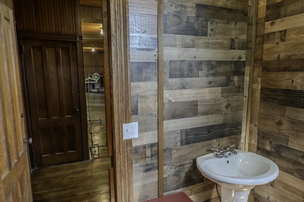 221 Grout Road Weathersfield VT 05151