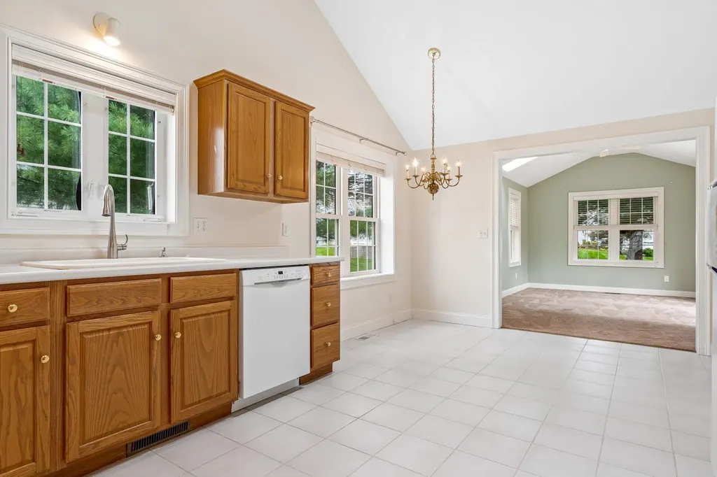 23 Hampton Meadows Hampton NH 03842