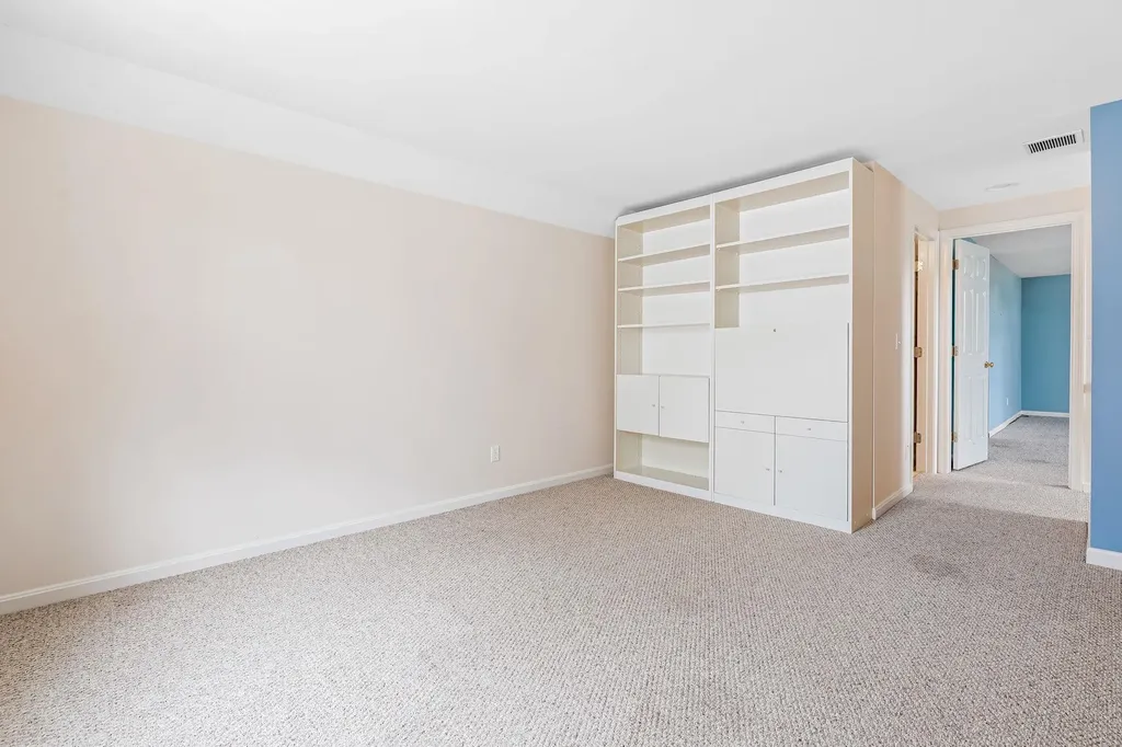 23 Hampton Meadows Hampton NH 03842