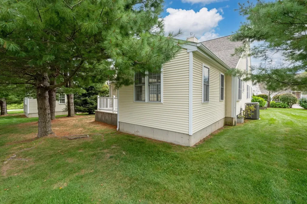 23 Hampton Meadows Hampton NH 03842