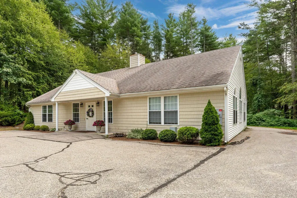 23 Hampton Meadows Hampton NH 03842