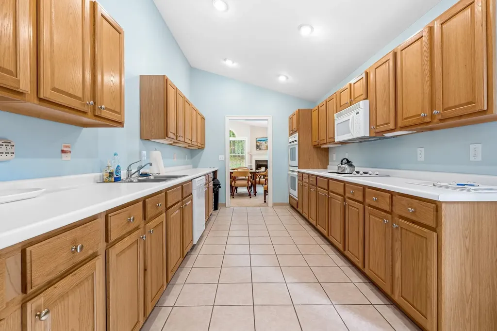 23 Hampton Meadows Hampton NH 03842