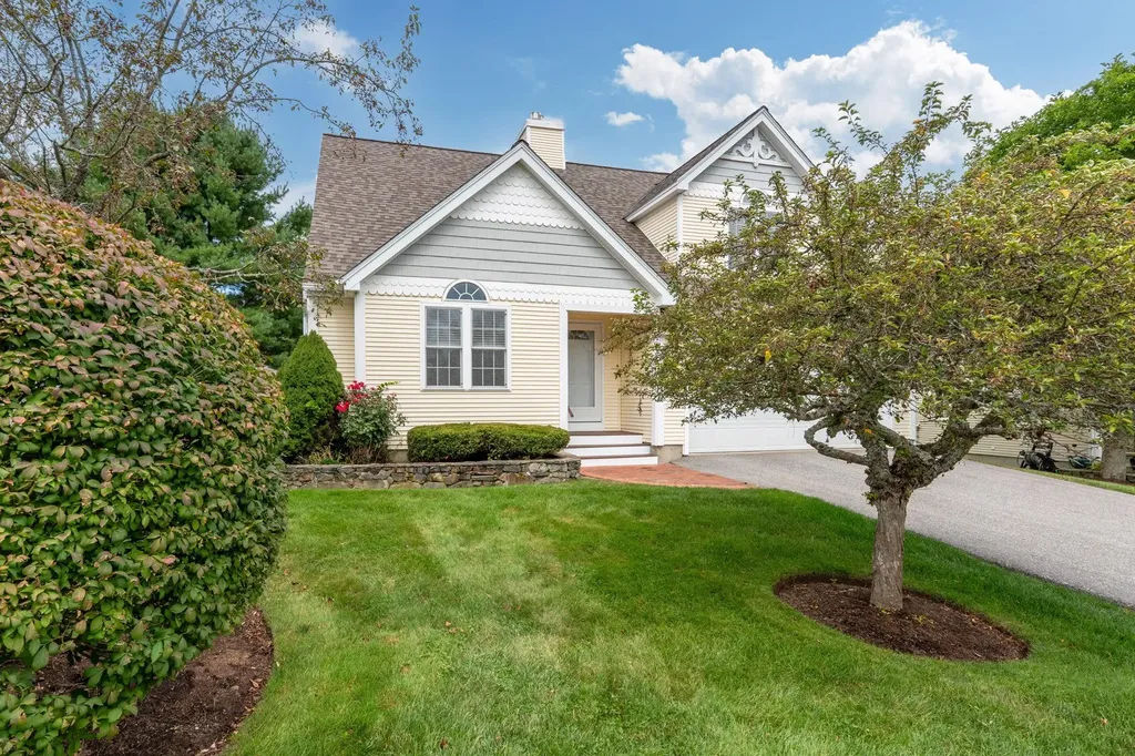 23 Hampton Meadows Hampton NH 03842