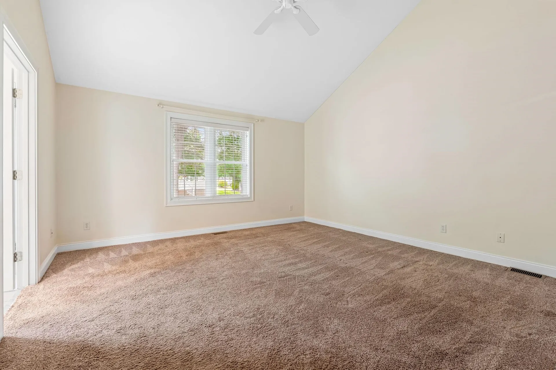 23 Hampton Meadows Hampton NH 03842