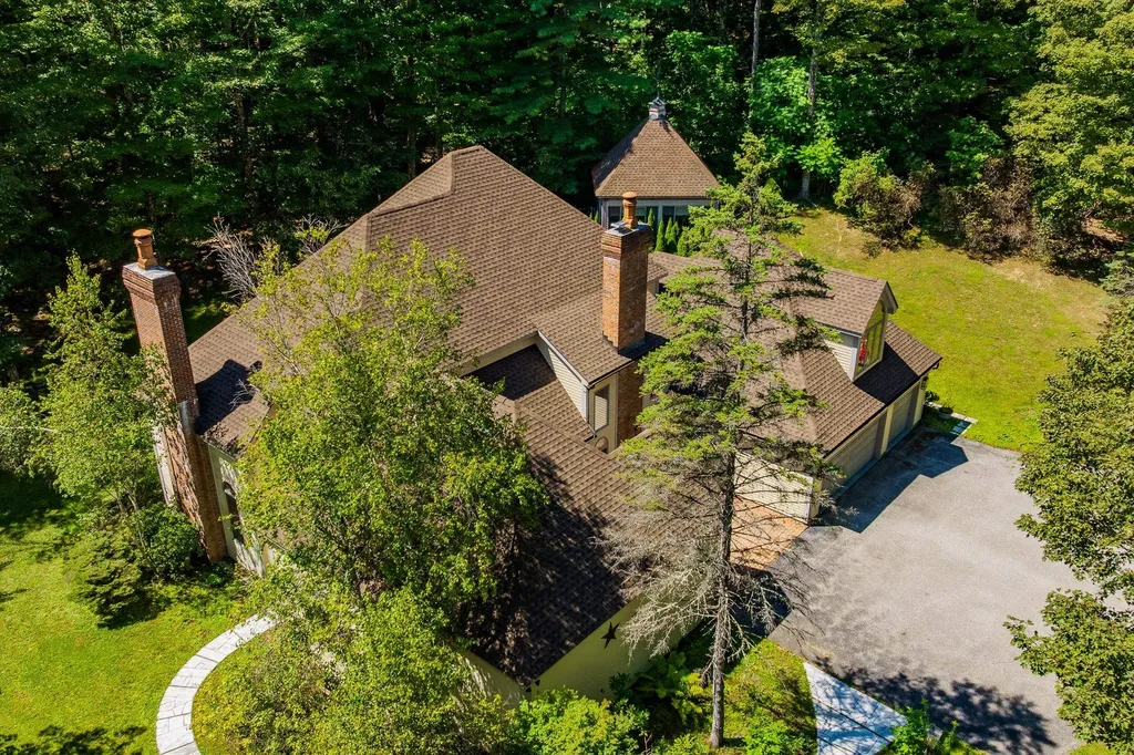 932 Mcnamara Road Dorset VT 05251